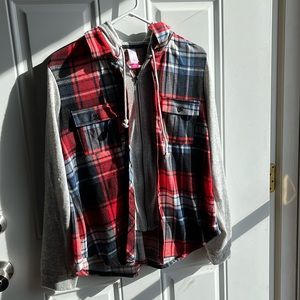 Like new only wore once women’s XL flannel zip up hoodie. Size: XL